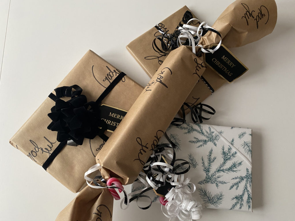 Hur du skapar en fin julklappsinslagning i 5 enkla steg