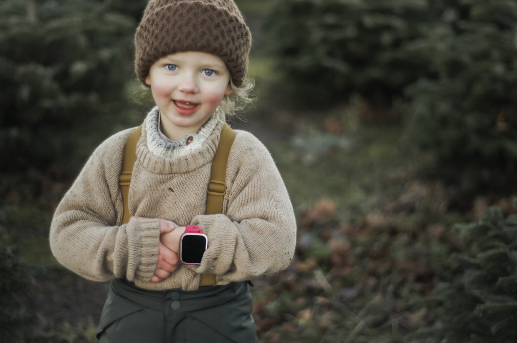 Barn med XGO3 klocka på armen
