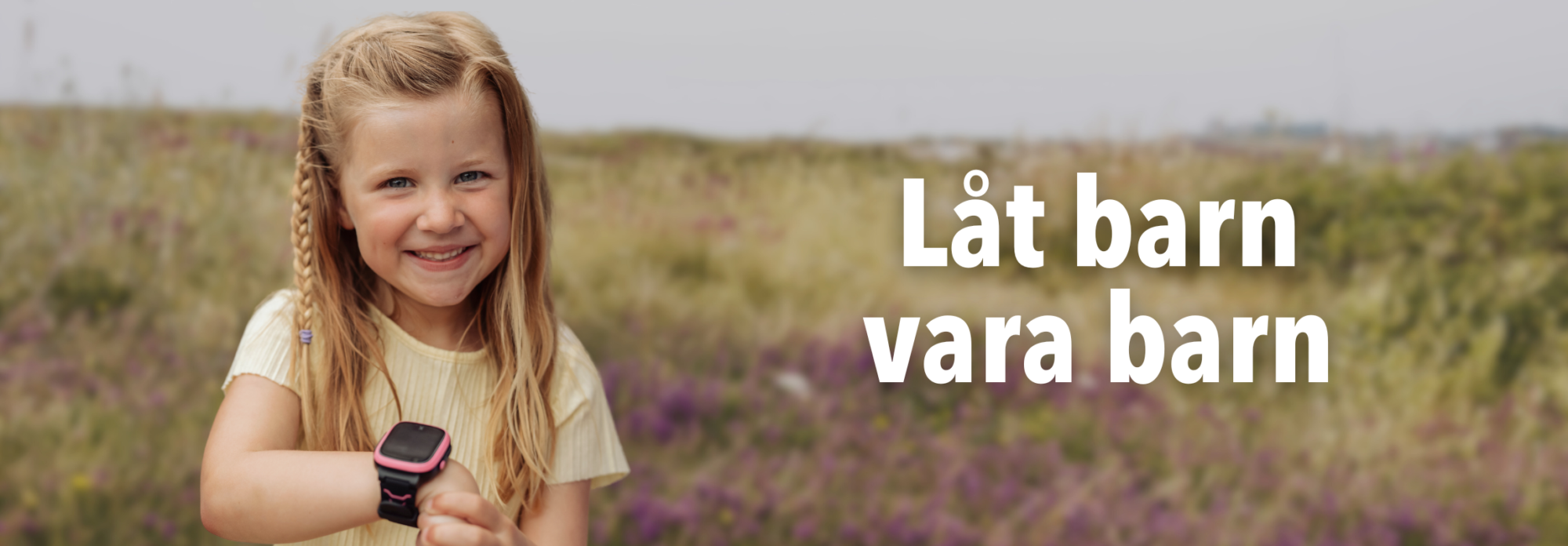 Barn med smartklocka för barn Xplora på handleden